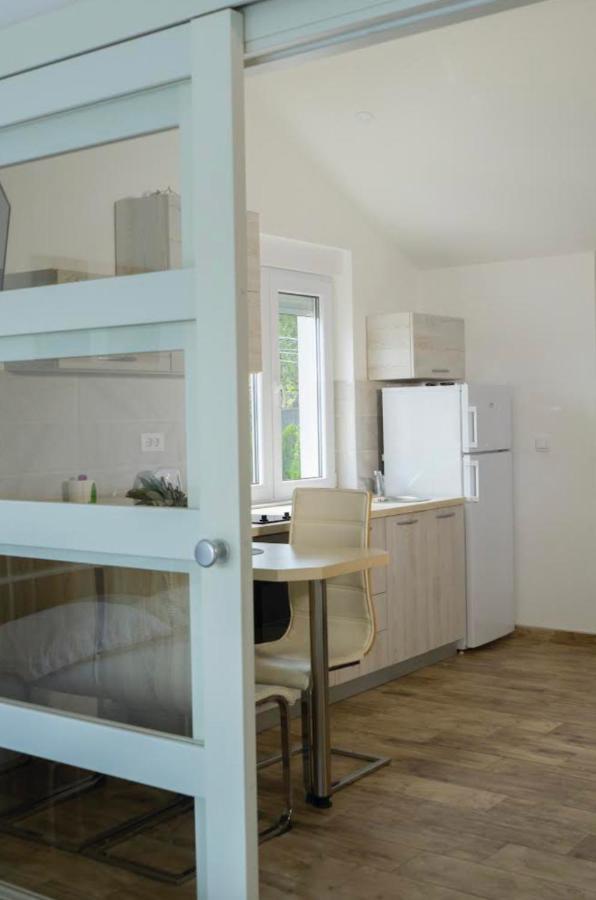 Franovic Apartments Tivat Bagian luar foto