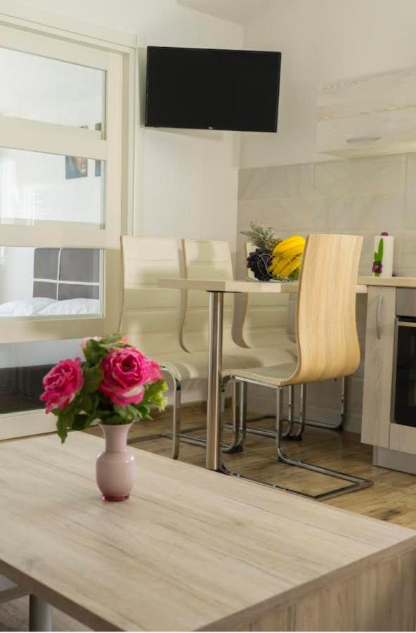 Franovic Apartments Tivat Bagian luar foto