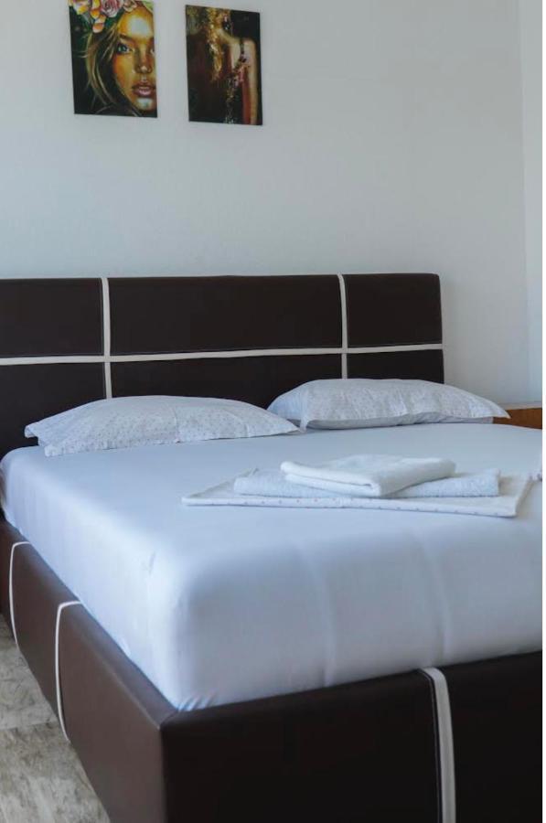 Franovic Apartments Tivat Bagian luar foto