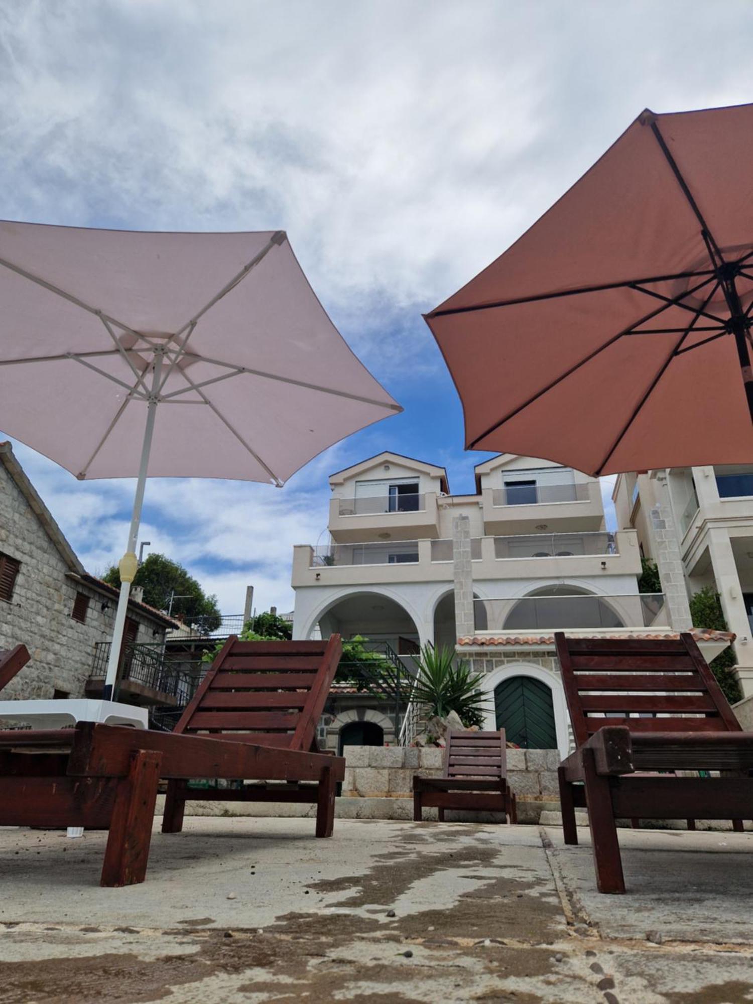 Franovic Apartments Tivat Bagian luar foto
