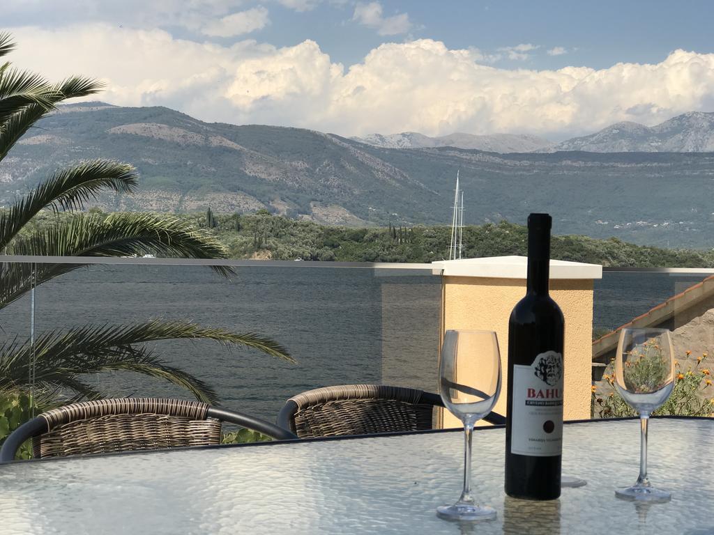 Franovic Apartments Tivat Bagian luar foto