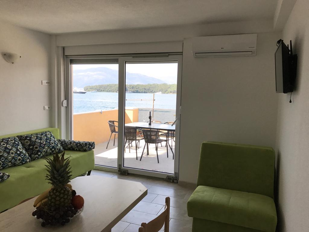 Franovic Apartments Tivat Bagian luar foto