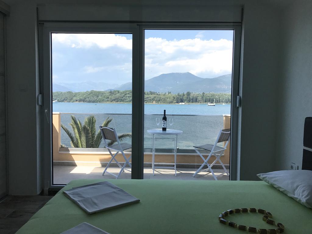 Franovic Apartments Tivat Bagian luar foto
