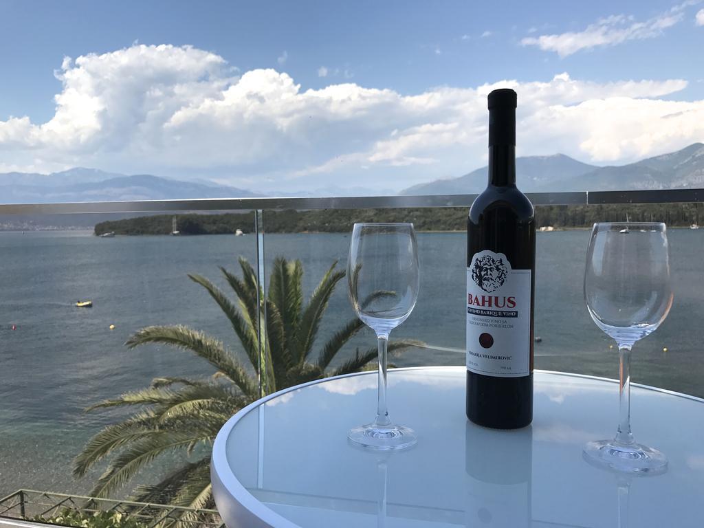 Franovic Apartments Tivat Bagian luar foto