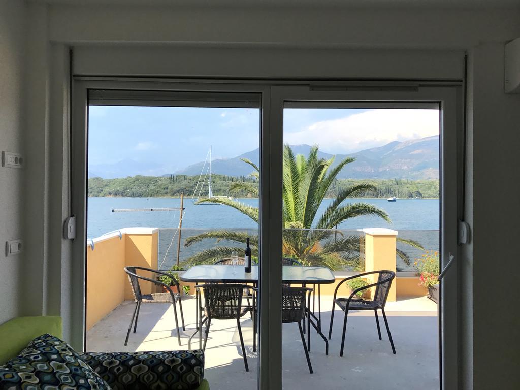 Franovic Apartments Tivat Bagian luar foto