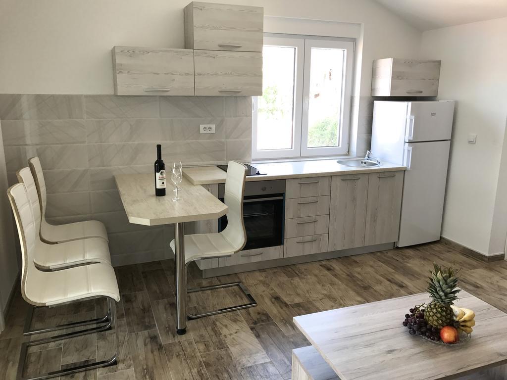 Franovic Apartments Tivat Bagian luar foto