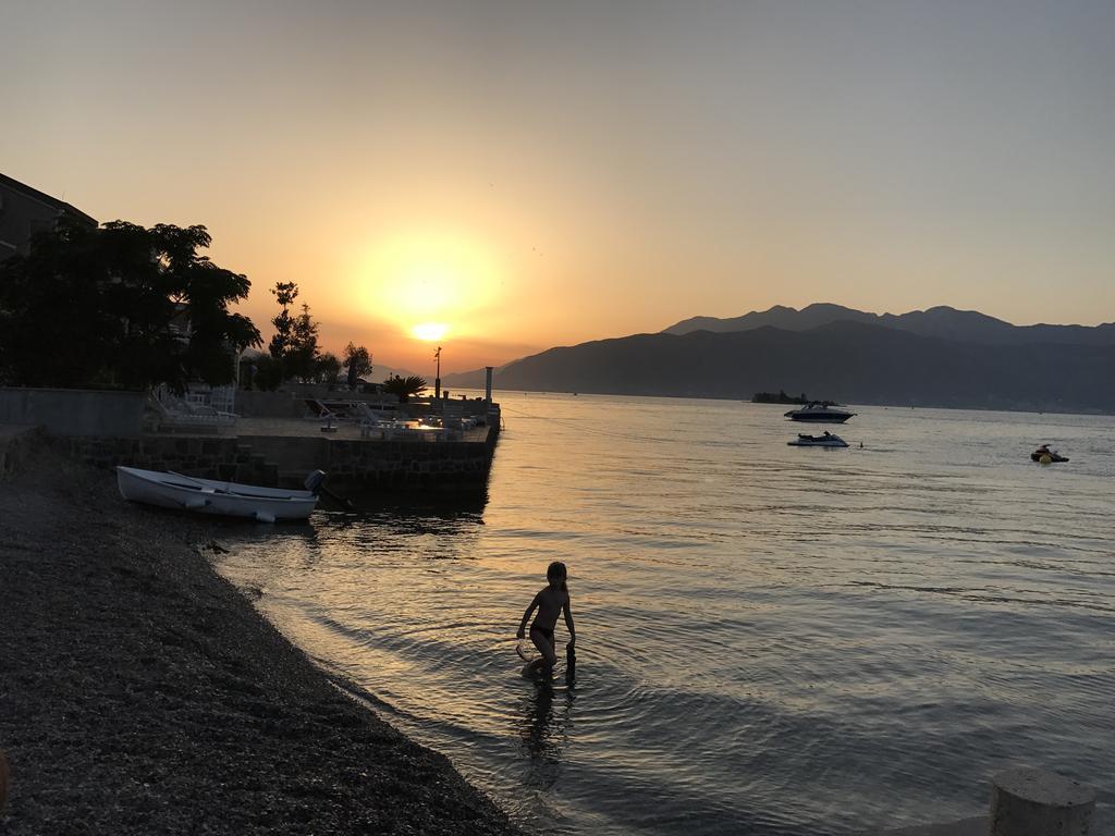 Franovic Apartments Tivat Bagian luar foto