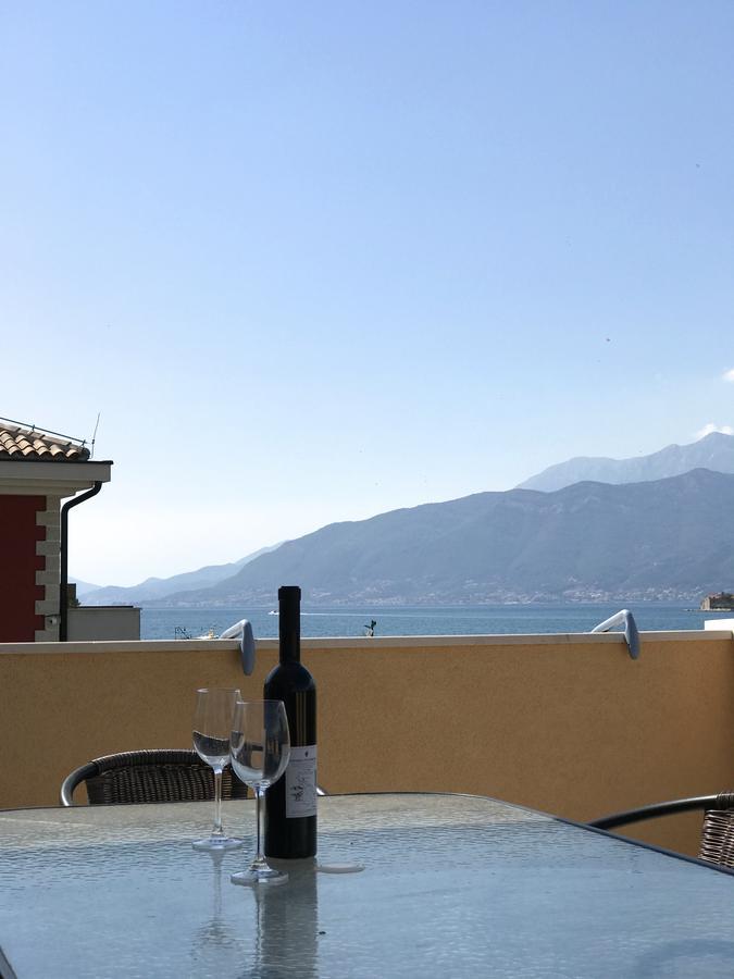 Franovic Apartments Tivat Bagian luar foto