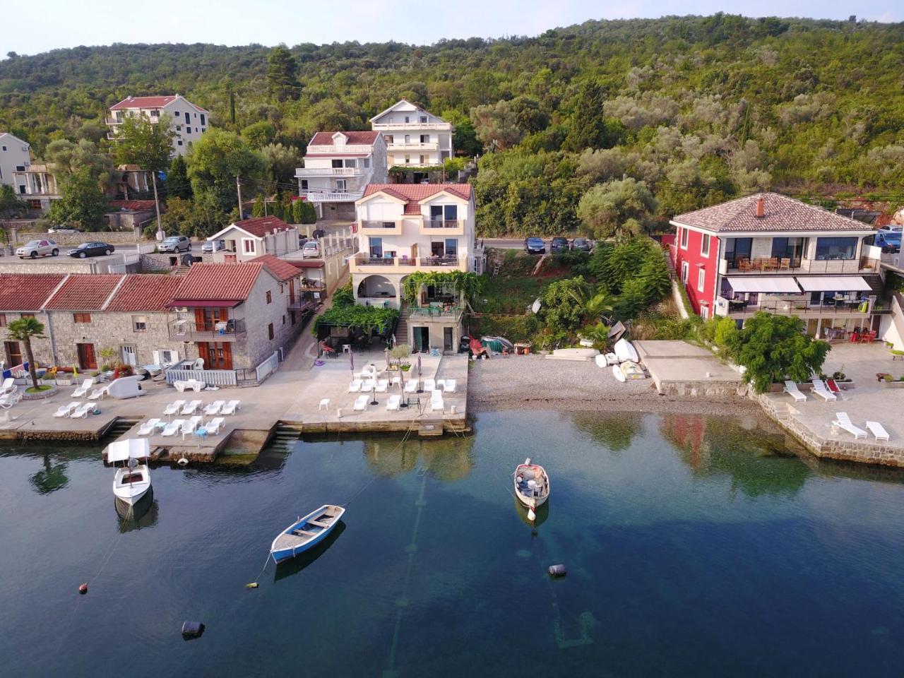 Franovic Apartments Tivat Bagian luar foto