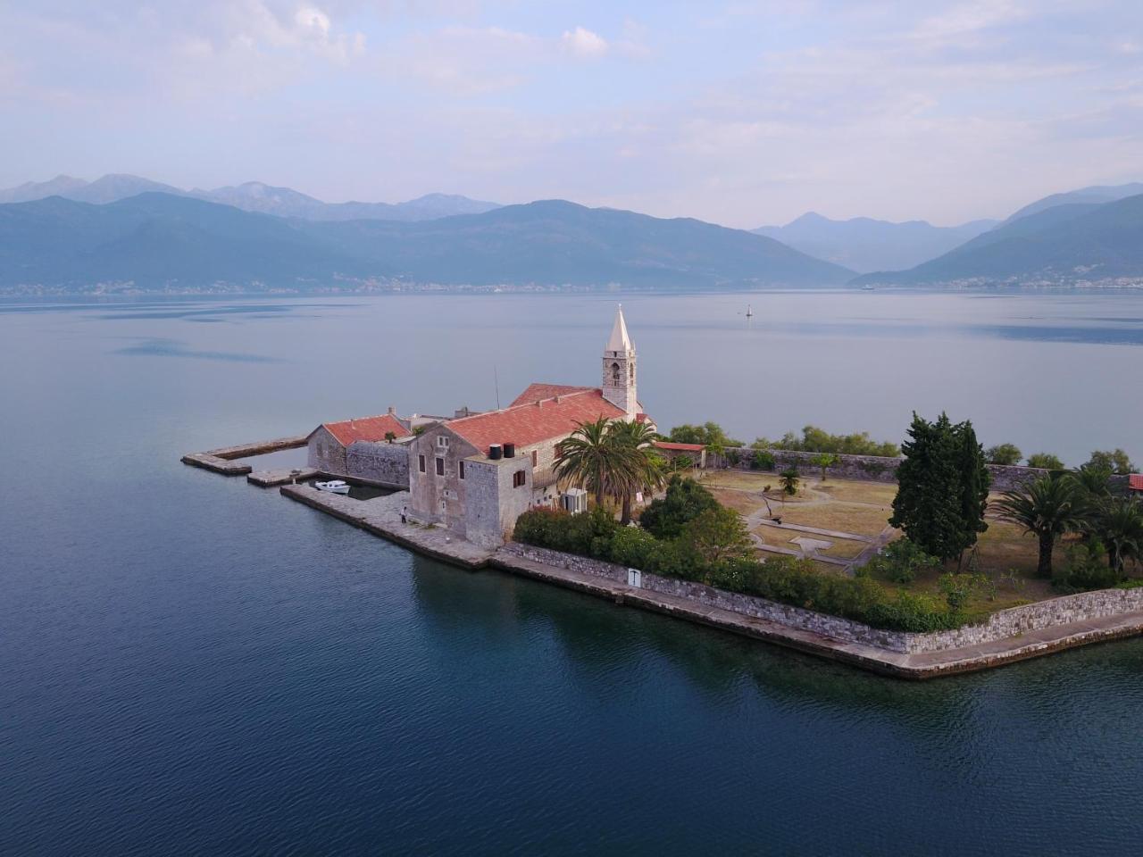 Franovic Apartments Tivat Bagian luar foto