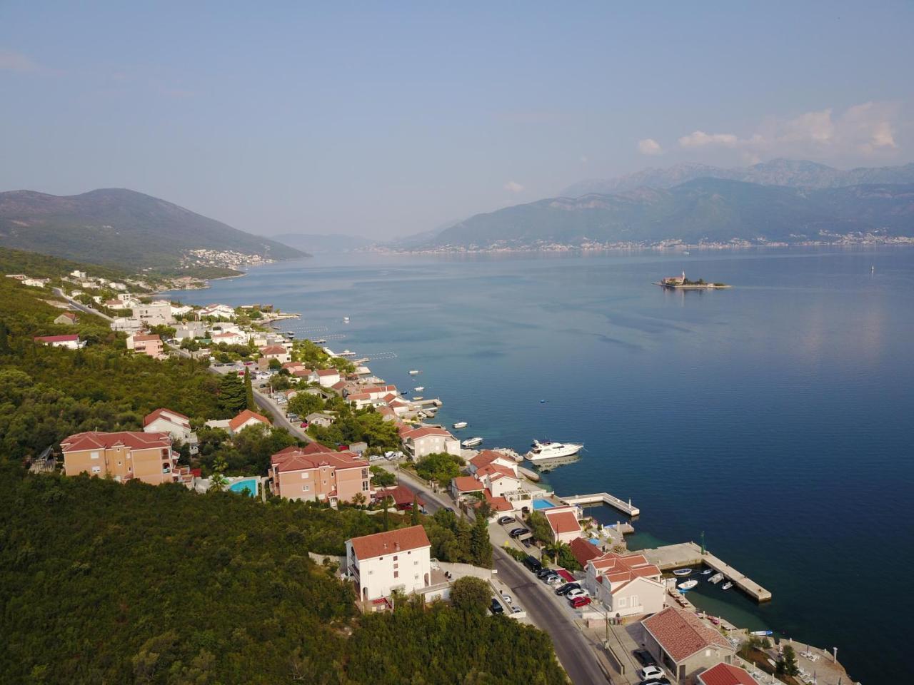 Franovic Apartments Tivat Bagian luar foto