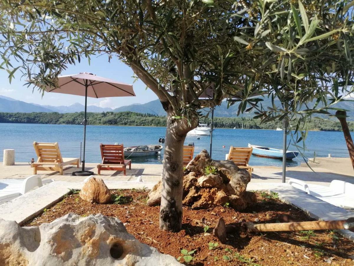 Franovic Apartments Tivat Bagian luar foto